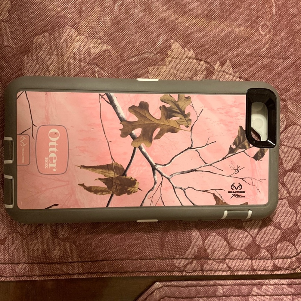 Otter box pink camo IPhone 6s phone case.